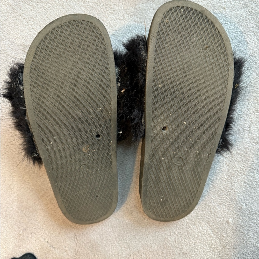 Urban Outfitters fur slides - Picture 3 of 4